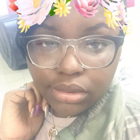 Meet your Posher, Danielle - Picture 1 of 1